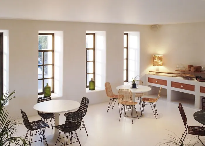 Koukoumi Vegan Boutique فندق أنو ميرا